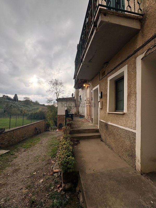 appartamento in vendita a Montaione in zona Mura