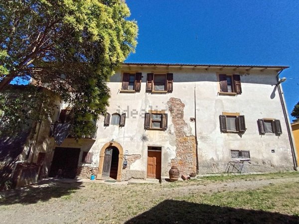casale in vendita a Montaione in zona Castelfalfi