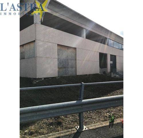 locale commerciale in vendita a Montelupo Fiorentino