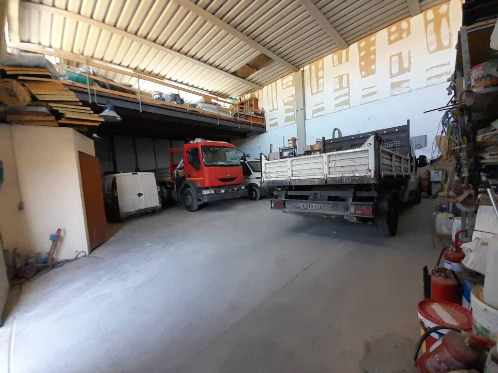 locale commerciale in vendita a Montelupo Fiorentino