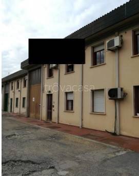 locale commerciale in vendita a Montelupo Fiorentino in zona Camaioni