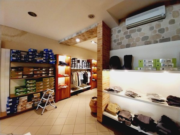 locale commerciale in vendita a Montelupo Fiorentino