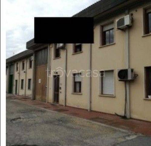 locale commerciale in vendita a Montelupo Fiorentino in zona Camaioni