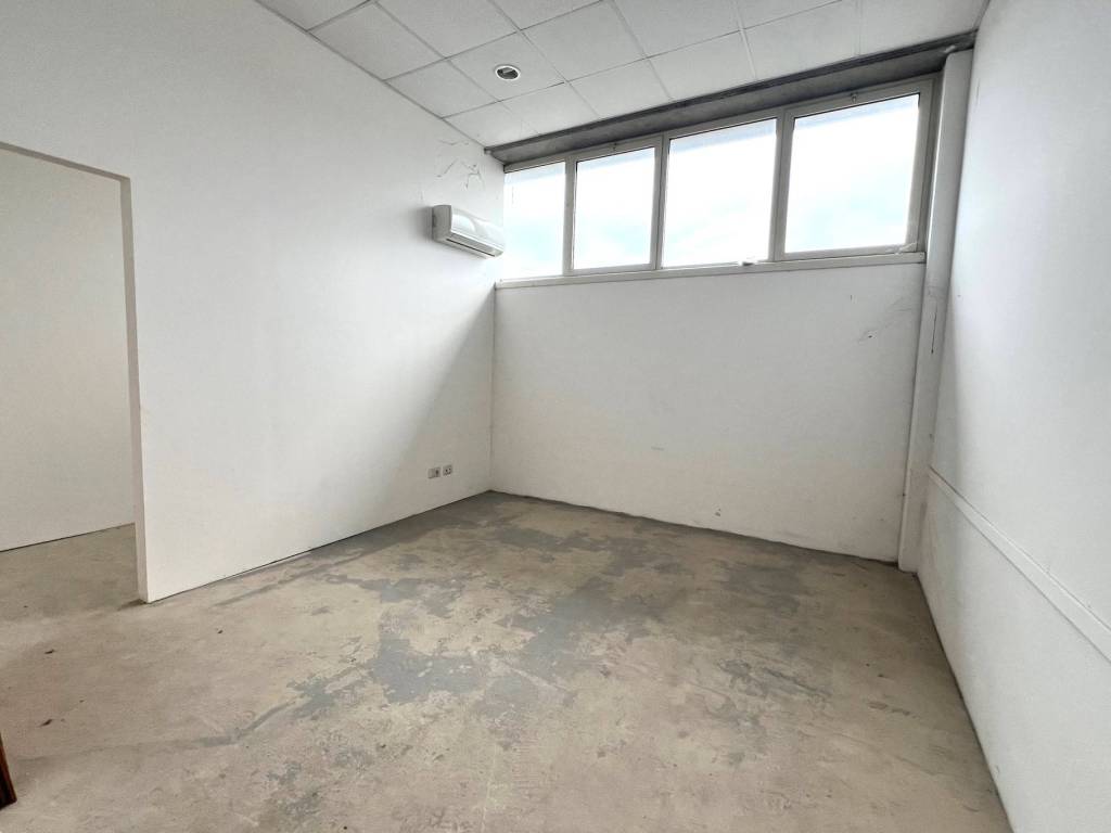 locale commerciale in vendita a Montelupo Fiorentino