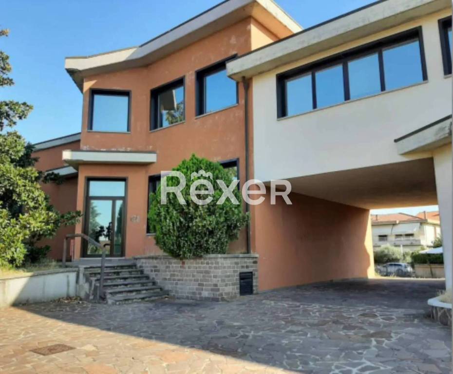 locale di sgombero in vendita a Montelupo Fiorentino in zona Fibbiana