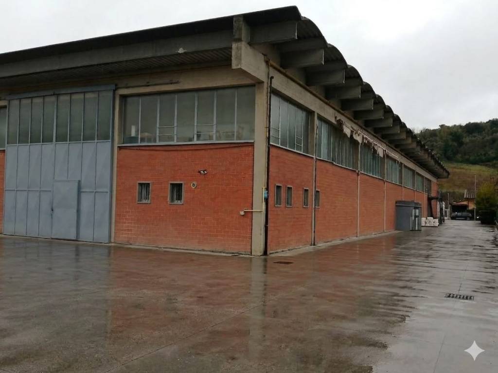 capannone in vendita a Montelupo Fiorentino in zona Camaioni