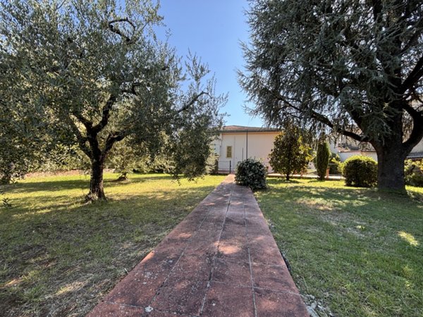 locale di sgombero in vendita a Montelupo Fiorentino in zona Ambrogiana
