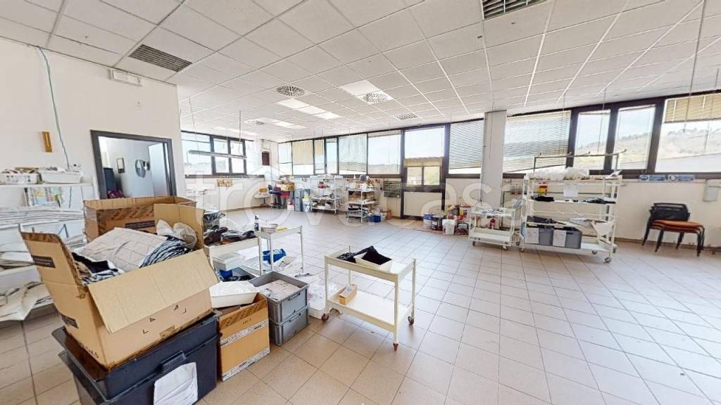 locale commerciale in vendita a Montespertoli