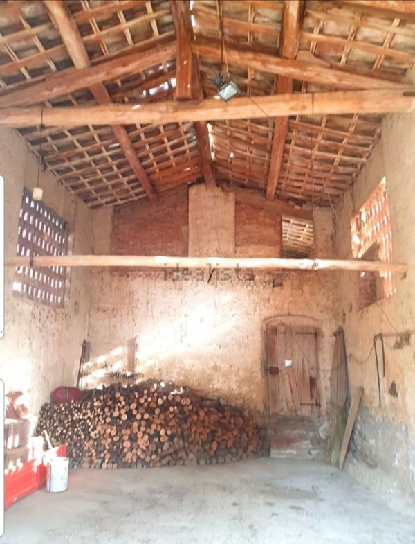 esavano in vendita a Montespertoli in zona Poppiano