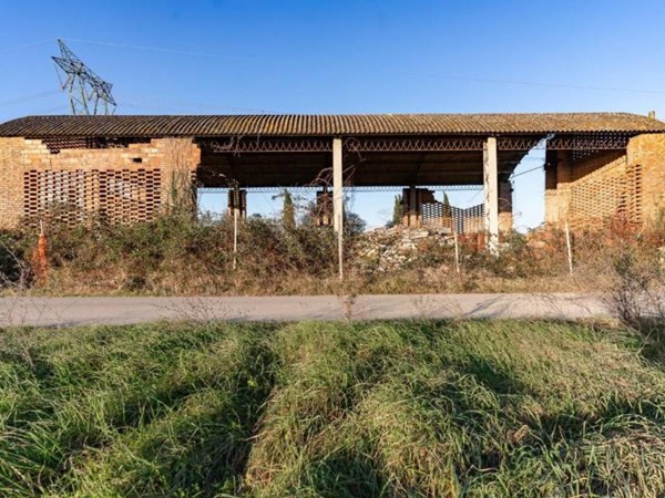 locale di sgombero in vendita a Montespertoli in zona Ortimino