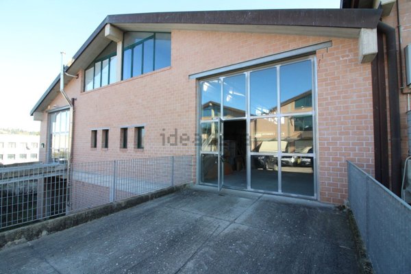 capannone in vendita a Montespertoli