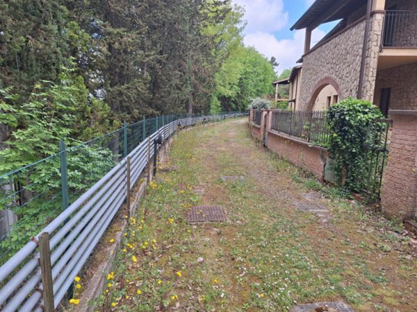 intera palazzina in vendita a Montespertoli in zona Lucardo