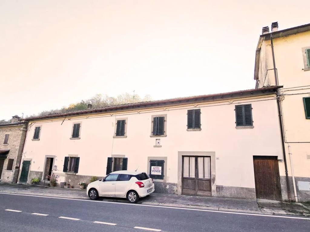 intera palazzina in vendita a Palazzuolo sul Senio in zona Quadalto