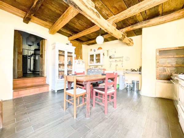casa indipendente in vendita ad Ameno in zona Cassano