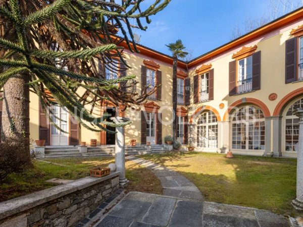 casa indipendente in vendita ad Ameno in zona Vacciago