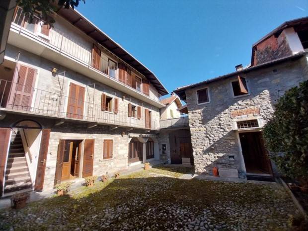 casa indipendente in vendita ad Ameno