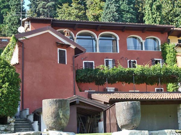 casa indipendente in vendita ad Ameno