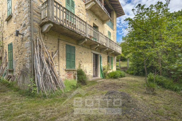 casa indipendente in vendita ad Ameno