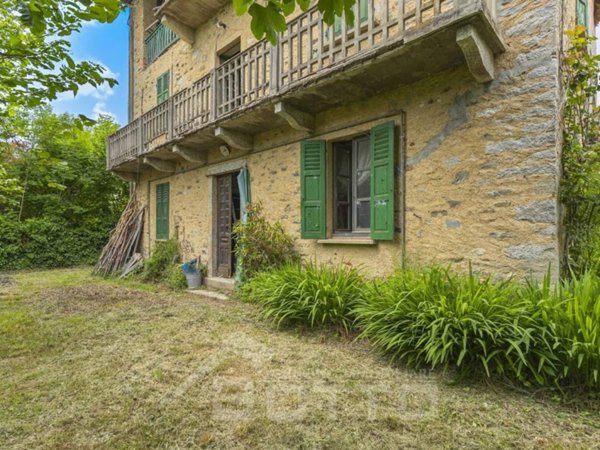 casa indipendente in vendita ad Ameno