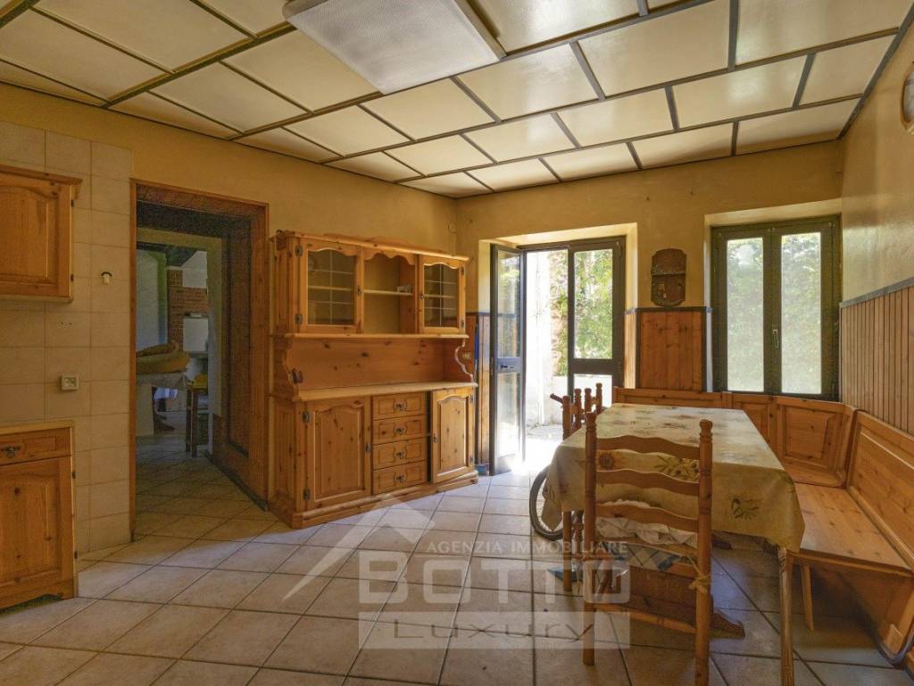 casa indipendente in vendita ad Ameno in zona Cassano