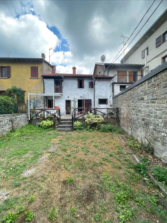 casa indipendente in vendita a Pelago in zona Consuma
