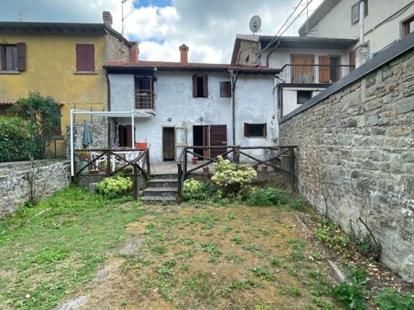casa indipendente in vendita a Pelago in zona Consuma