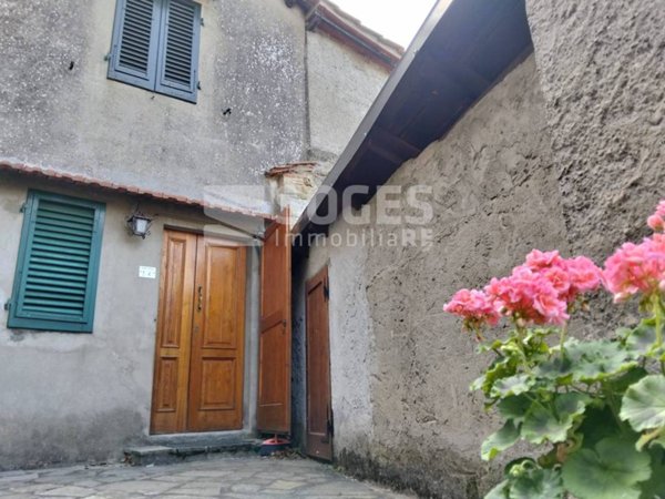 appartamento in vendita a Pelago in zona Raggioli