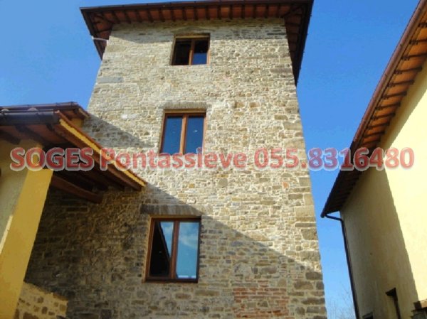 casale in vendita a Pelago in zona Carbonile