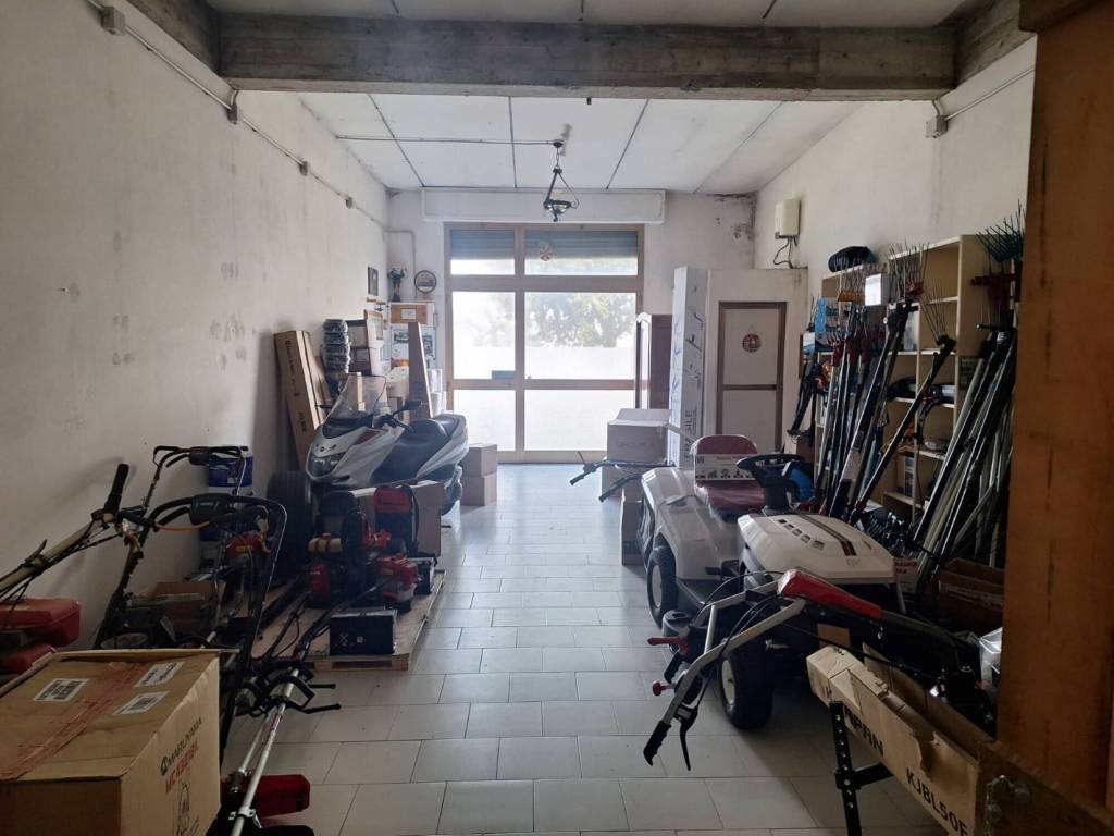 locale commerciale in vendita a Pelago in zona Diacceto