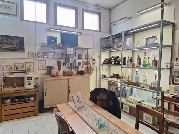 locale commerciale in vendita a Pelago in zona Diacceto