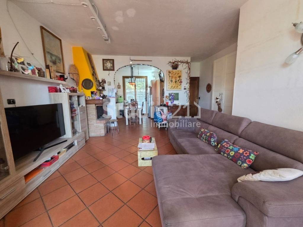 casa indipendente in vendita a Pelago in zona Carbonile