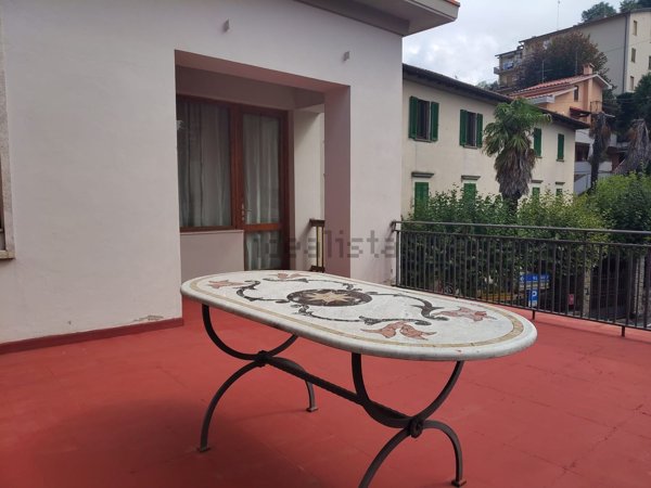 casa indipendente in vendita a Pelago in zona Raggioli