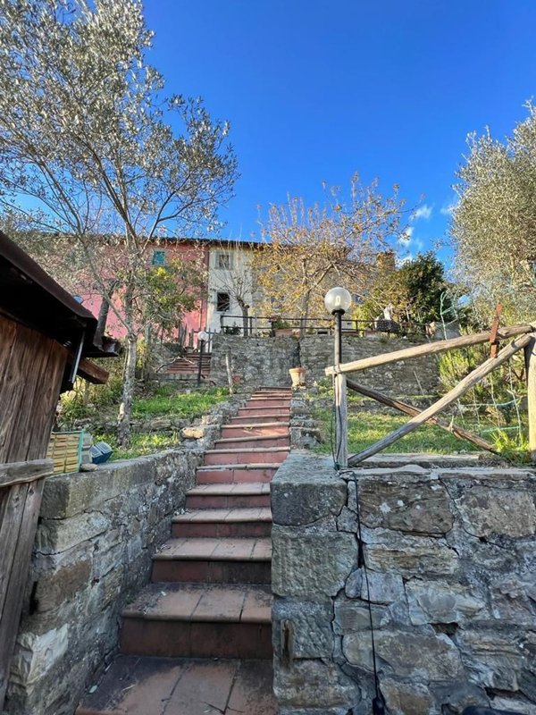 casa indipendente in vendita a Pontassieve in zona Santa Brigida