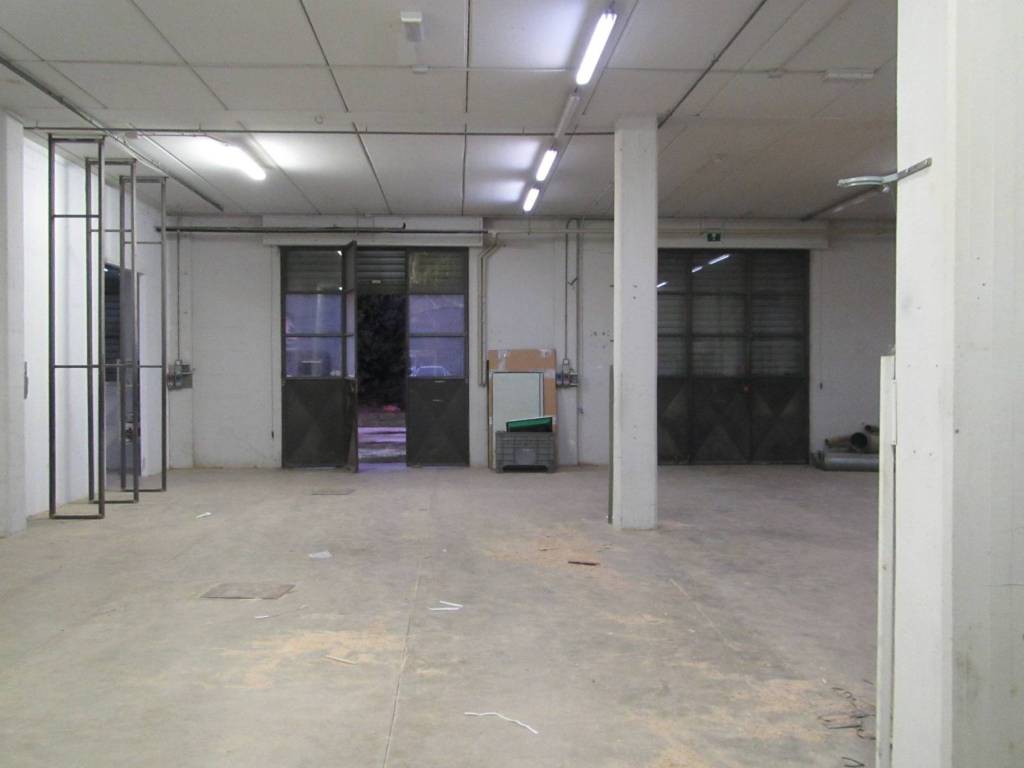 locale commerciale in vendita a Pontassieve