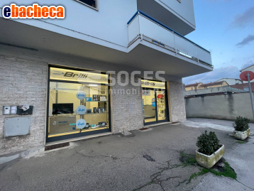 locale commerciale in vendita a Pontassieve