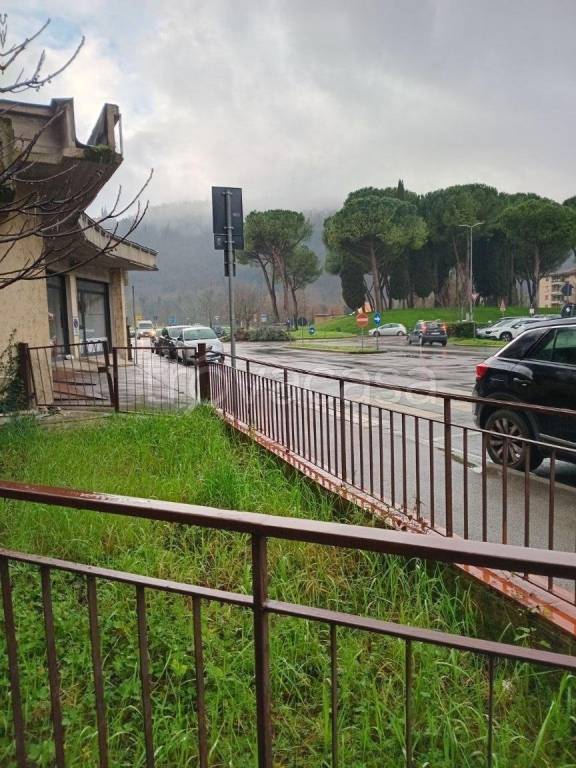 locale commerciale in vendita a Pontassieve