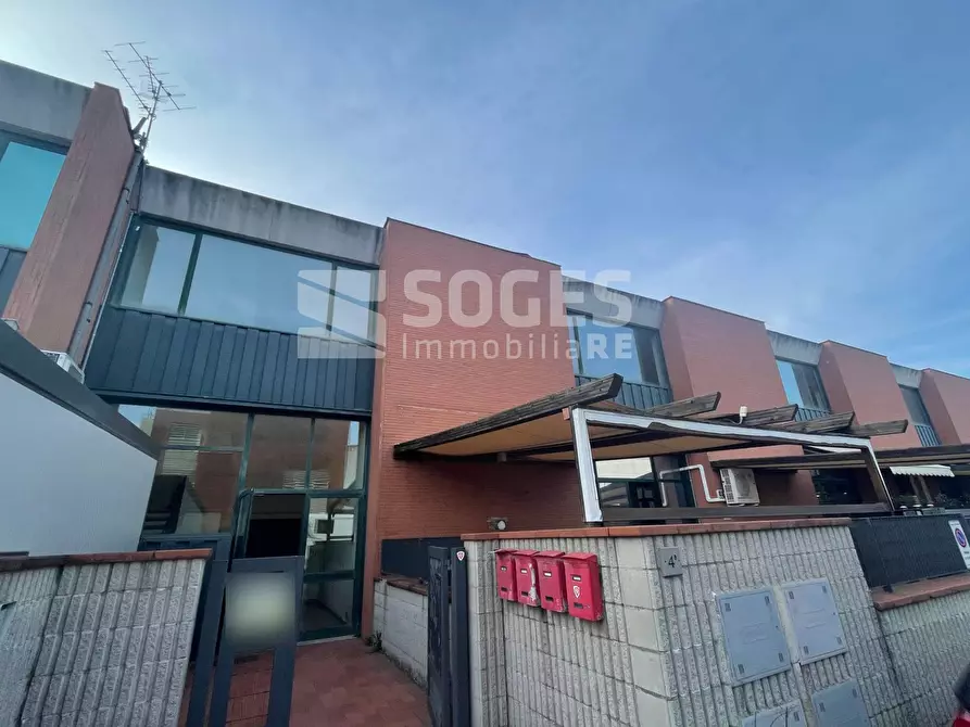 locale commerciale in vendita a Pontassieve