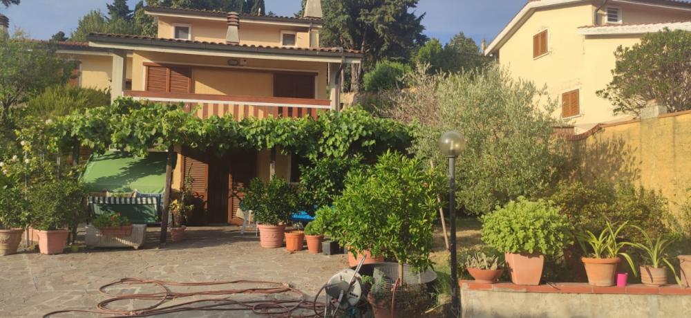 casa indipendente in vendita a Pontassieve in zona Acone