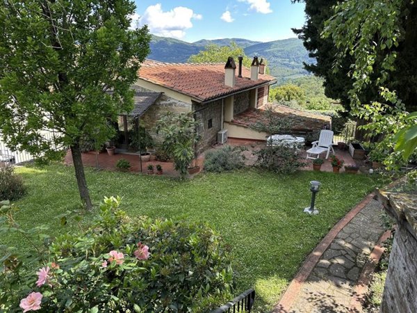 casa indipendente in vendita a Pontassieve