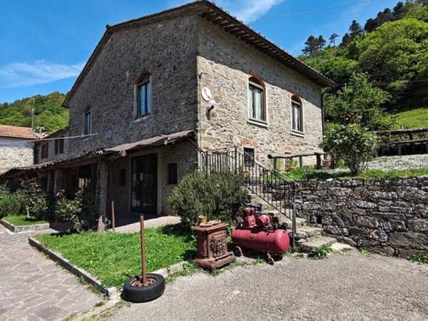 casa indipendente in vendita a Pontassieve in zona Colognole
