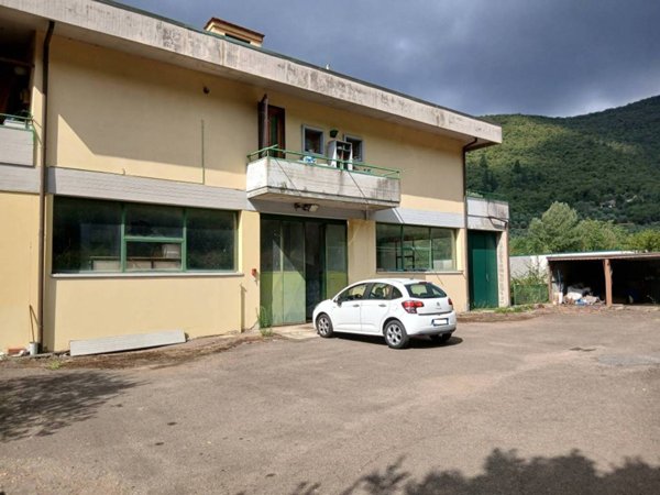 locale commerciale in vendita a Pontassieve in zona Molino del Piano