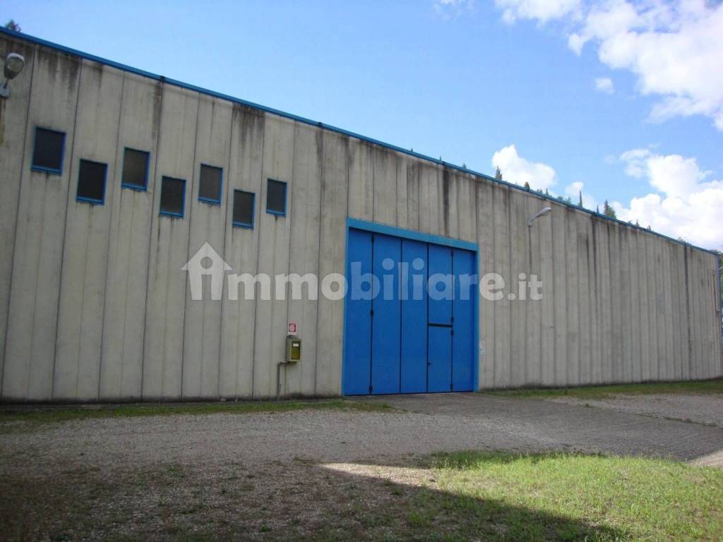 locale commerciale in vendita a Pontassieve