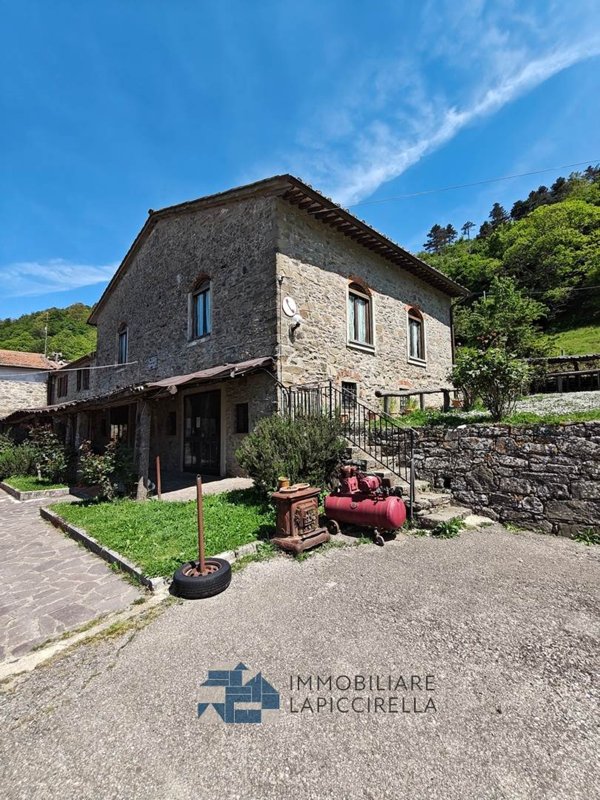 locale di sgombero in vendita a Pontassieve in zona Colognole