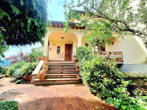 casa indipendente in vendita a Pontassieve