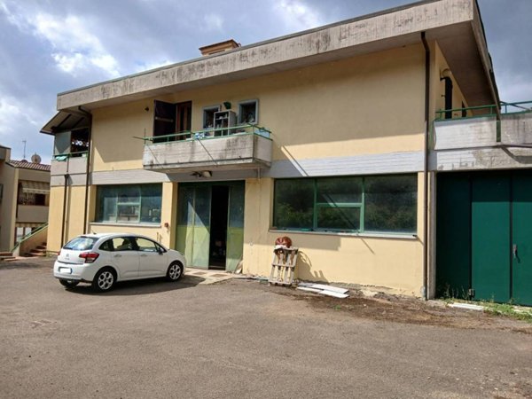 locale commerciale in vendita a Pontassieve in zona Molino del Piano