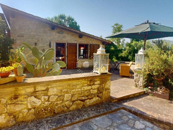 casa indipendente in vendita a Pontassieve