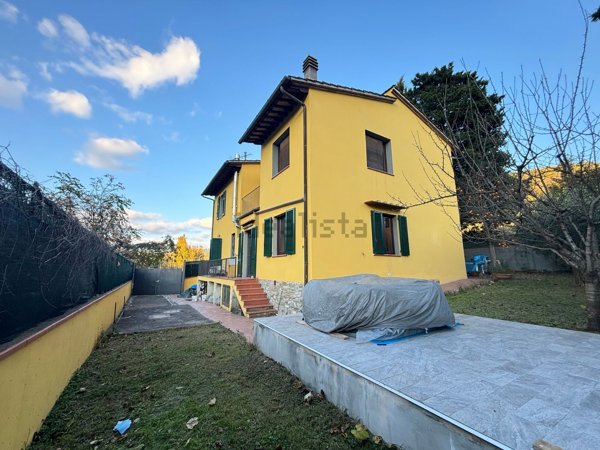 casa indipendente in vendita a Pontassieve
