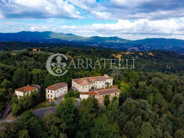 casa indipendente in vendita a Reggello