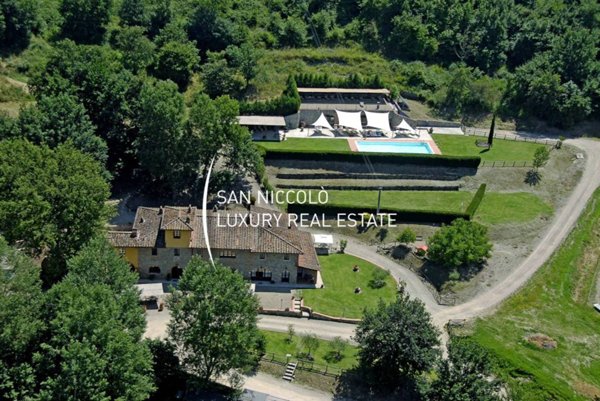 casa indipendente in vendita a Reggello