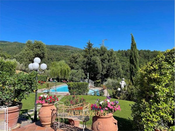 casa indipendente in vendita a Reggello